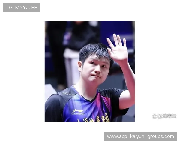 赛后合影见真情，樊振东赢得对手尊重，樊振东获胜